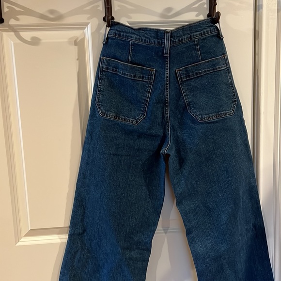 Excellent condition crop jean. Dark wash - Picture 2 of 2